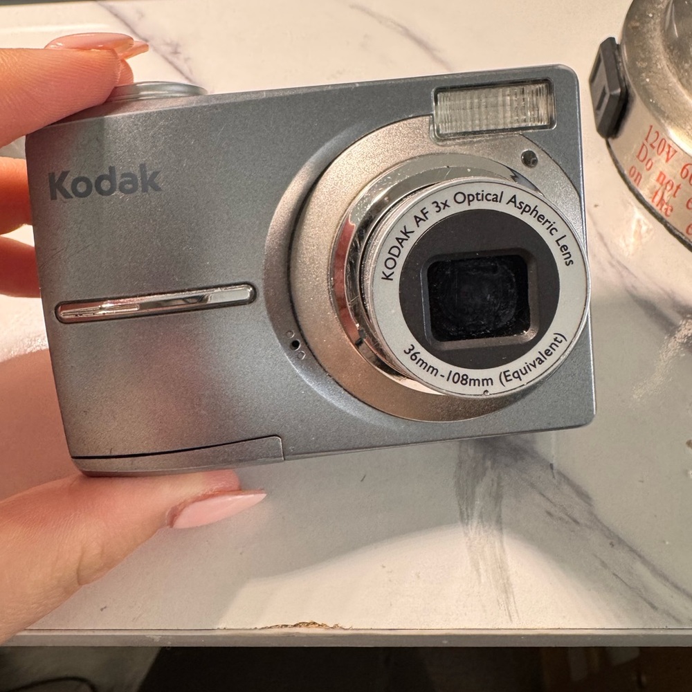 Kodak Silver Digital Camera with Telescoping Zoom Lens